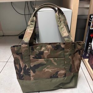Everest camo tote bag
